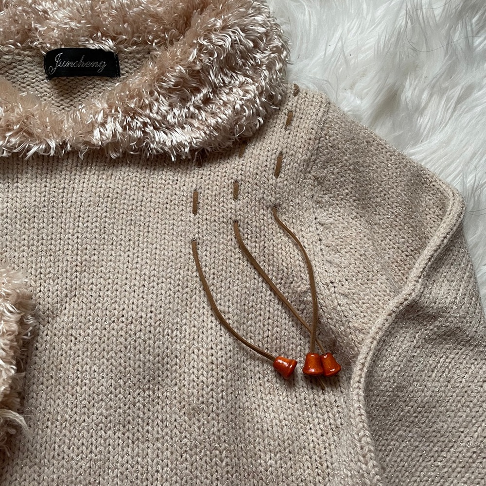 Pretty sweater - Picture 3 of 3